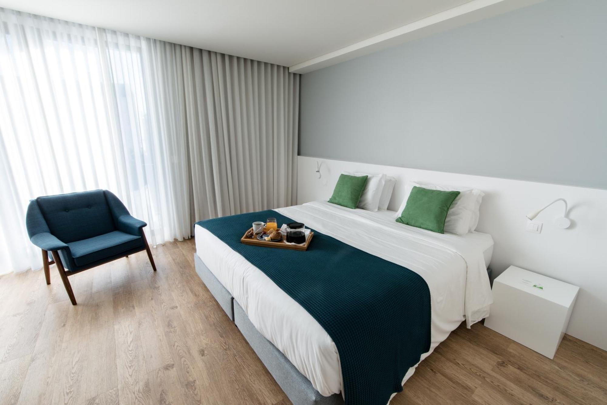 Ilha Hostel & Suites ปอนตาเดลกาดา ภายนอก รูปภาพ